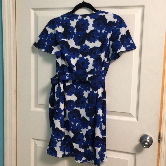 Banana Republic floral wrap dress 00P - Picture 3 of 4